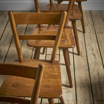 Chaises dessinées par Adolf Gustaf Schneck, de la fabrique allemande « Metzendorf »