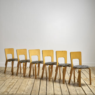 chaises du modèle 66 d'Alvar Aalto