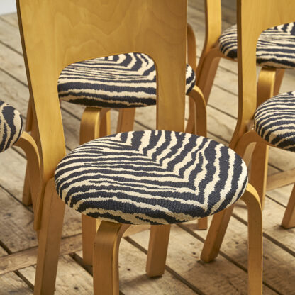 Chaises du modèle 66 d'Alvar Aalto éditée par Artek
