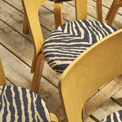 Chaises du modèle 66 d'Alvar Aalto éditée par Artek