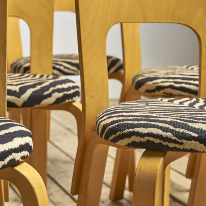 Chaises du modèle 66 d'Alvar Aalto éditée par Artek