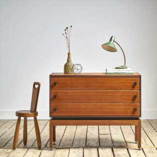 Commode moderniste