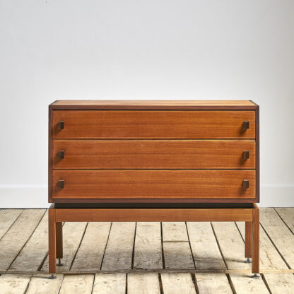 Commode moderniste