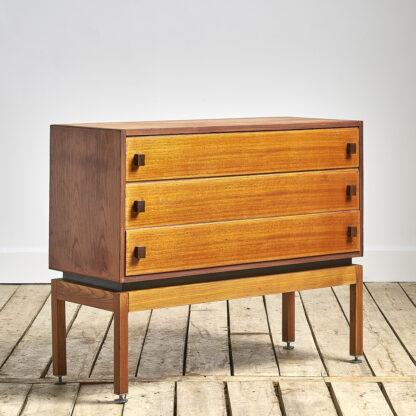 Commode moderniste