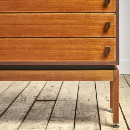 Commode moderniste