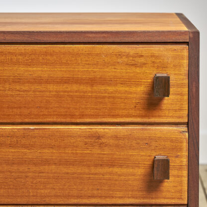 Commode moderniste