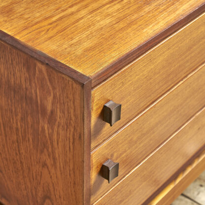 Commode moderniste