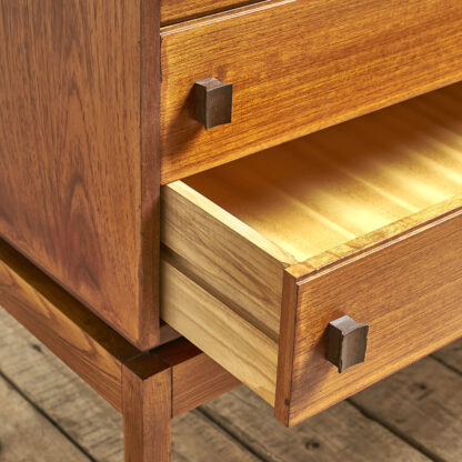 Commode moderniste