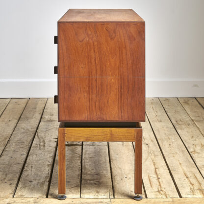 Commode moderniste