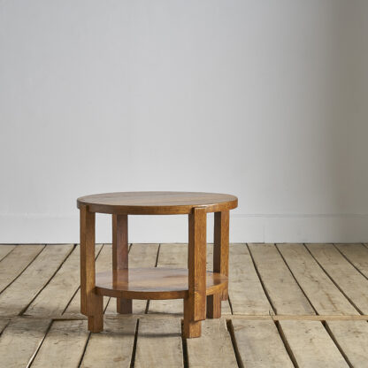 Petite table d’appoint des années 30.
Table en chêne pouvant également servir de chevet ou bout de canapé.
Hauteur: 44cm
Diamètre: 56,5cm
Diamètre du plateau: 54,5cm
Epaisseur plateau: 3cm