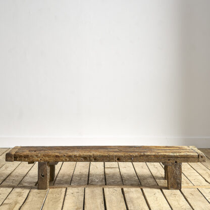 Petite table basse primitive