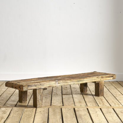 Petite table basse primitive
