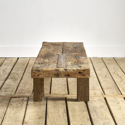 Petite table basse primitive