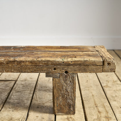 Petite table basse primitive