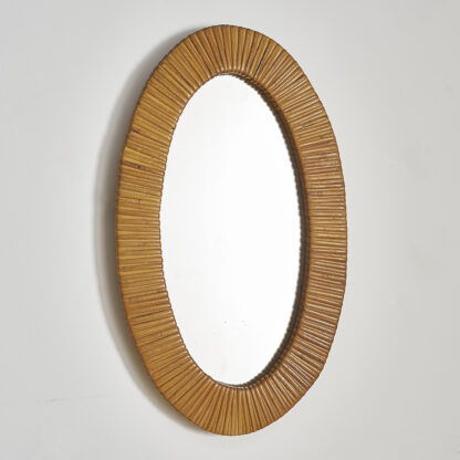 Joli petit miroir ovale en rotin