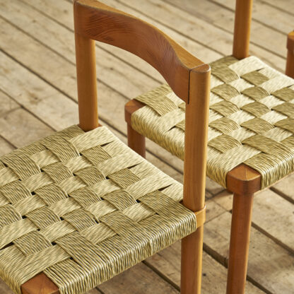 Suite de 4 chaises de salle à manger, vers 1970.