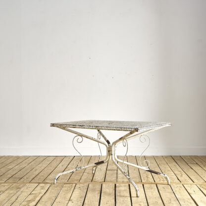 René Malaval, table de jardin des années 50 en métal perforé
