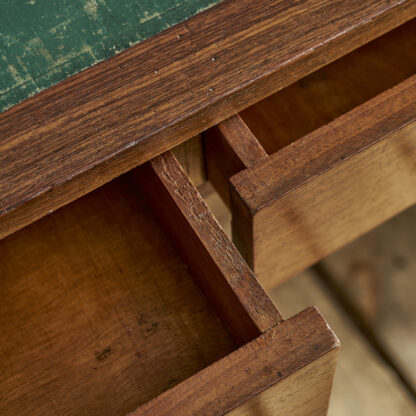 Petit bureau milieu XXème d’inspiration Art Déco.