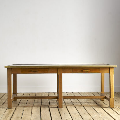 Anciennes tables de banque , vers 1950