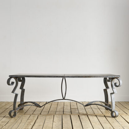 Exceptionnelle table volutes monumentale