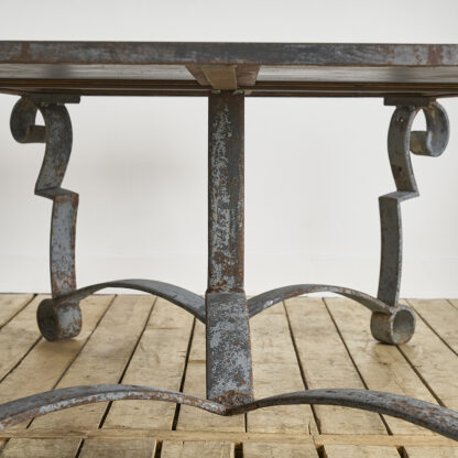 Exceptionnelle table volutes monumentale