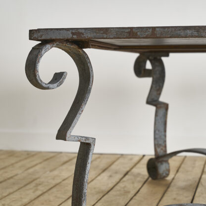 Exceptionnelle table volutes monumentale