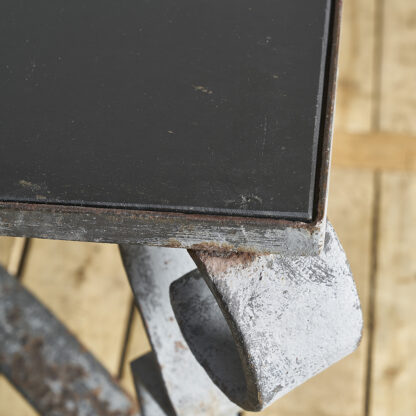 Exceptionnelle table volutes monumentale