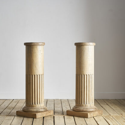 Paire de colonnes cannelées