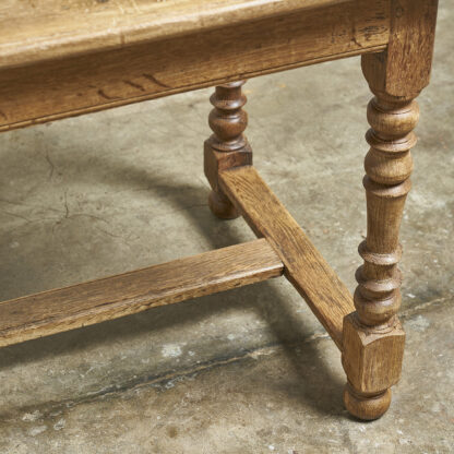 Table de ferme en chêne, début XXème. Pieds tournés,