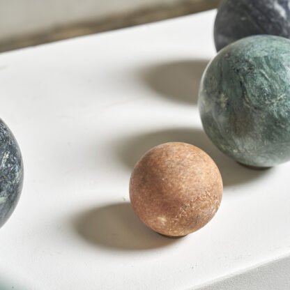 Série de 7 boules en marbre . D. 12-8-6 cm