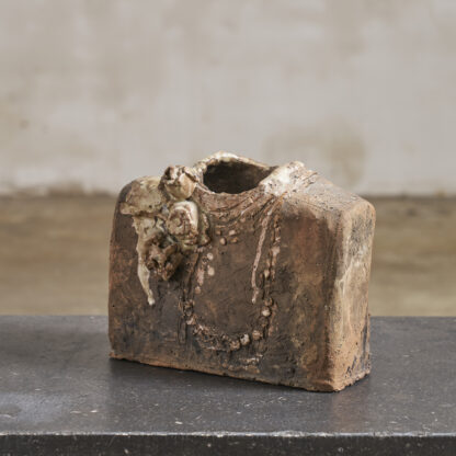 Sylviane Descarpentries. Vase en terre cuite rouge
