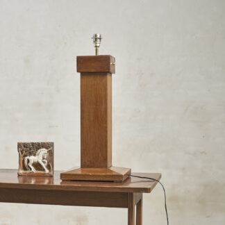 Lampe de table moderniste