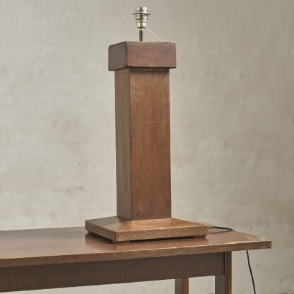 Lampe de table moderniste