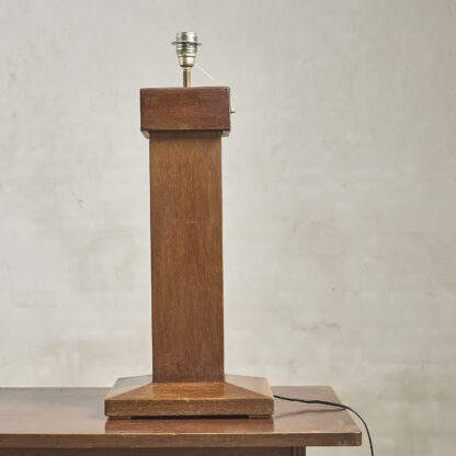 Lampe de table moderniste