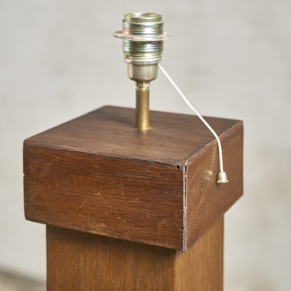 Lampe de table moderniste