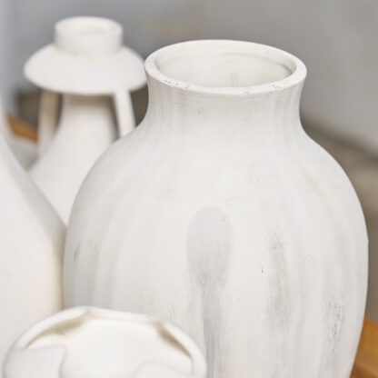 Série de vases en biscuit