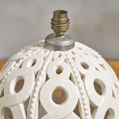 Lampe boule ajourée