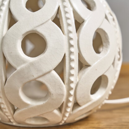 Lampe boule ajourée