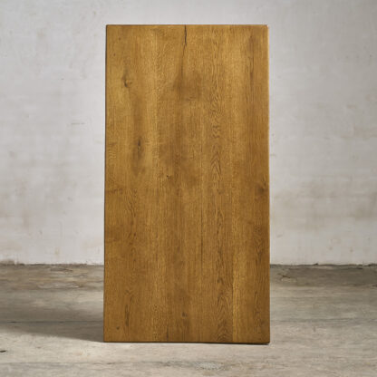 table aux curieux pieds