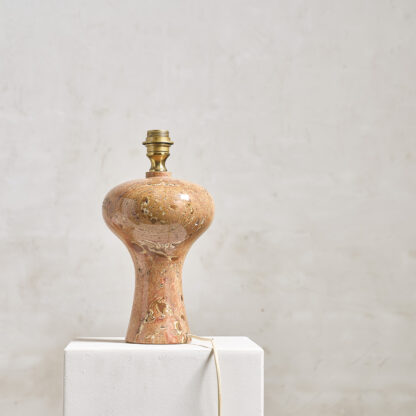 lampe en marbre rouge