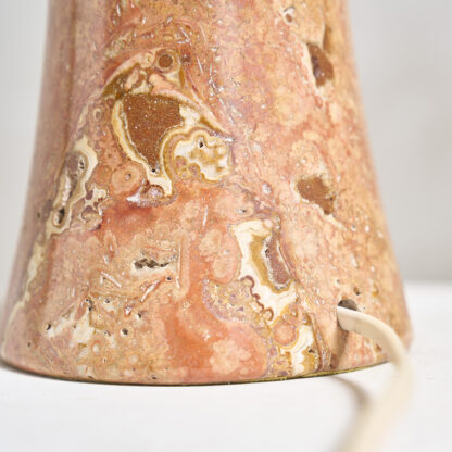 lampe en marbre rouge