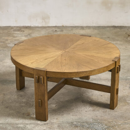 table basse brutaliste en chene