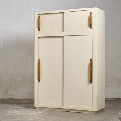 Grande armoire de chambre