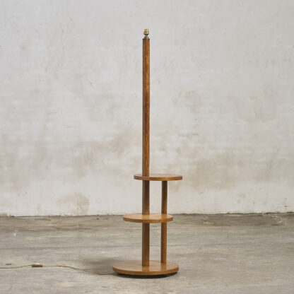 Lampadaire moderniste