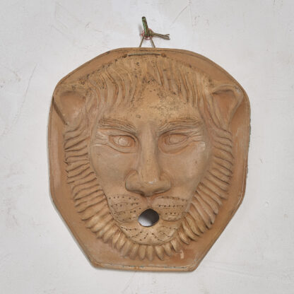 Tête de lion en terre cuite