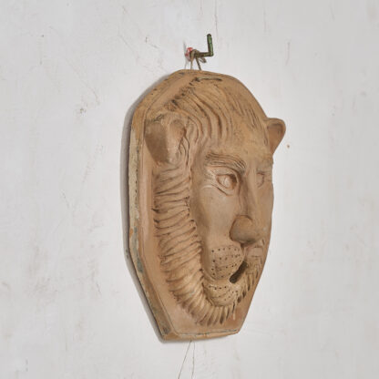 Tête de lion en terre cuite