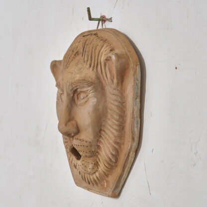 Tête de lion en terre cuite