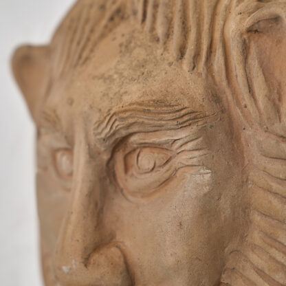 Tête de lion en terre cuite
