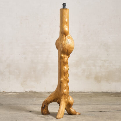 Grand lampadaire en épicéa