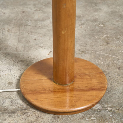 Lampadaire en orme cerclé de laiton